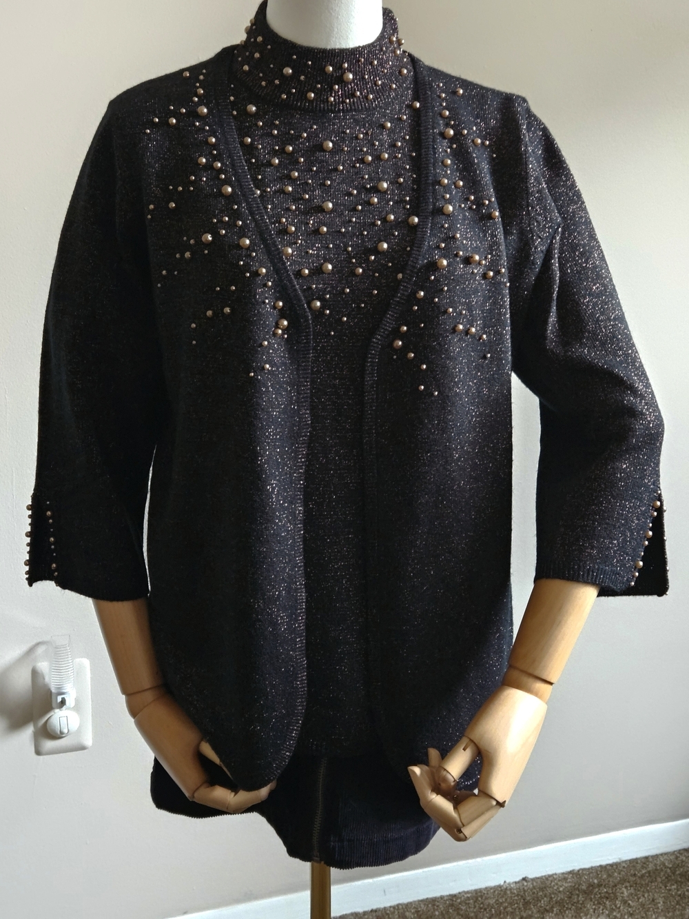 Vintage Susan Graver Black Pearl Beaded Gold Thread Shirt Sweater Set Size M.